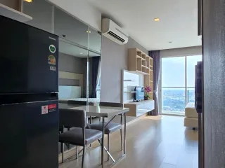 À louer studio condo à Khlong Toei, Bangkok