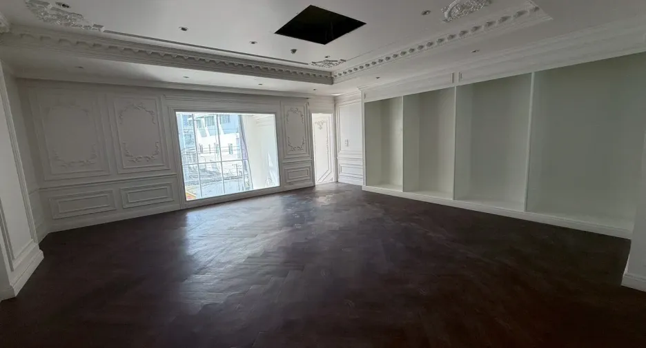 For rent retail Space in Watthana, Bangkok