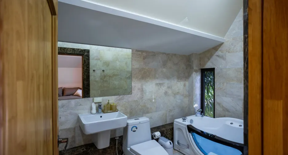 Villa zum Kauf mit 5 Zimmer in Mueang Phuket, Phuket