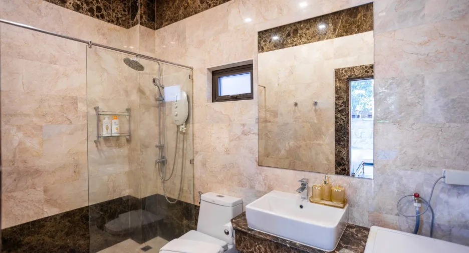 Villa zum Kauf mit 5 Zimmer in Mueang Phuket, Phuket