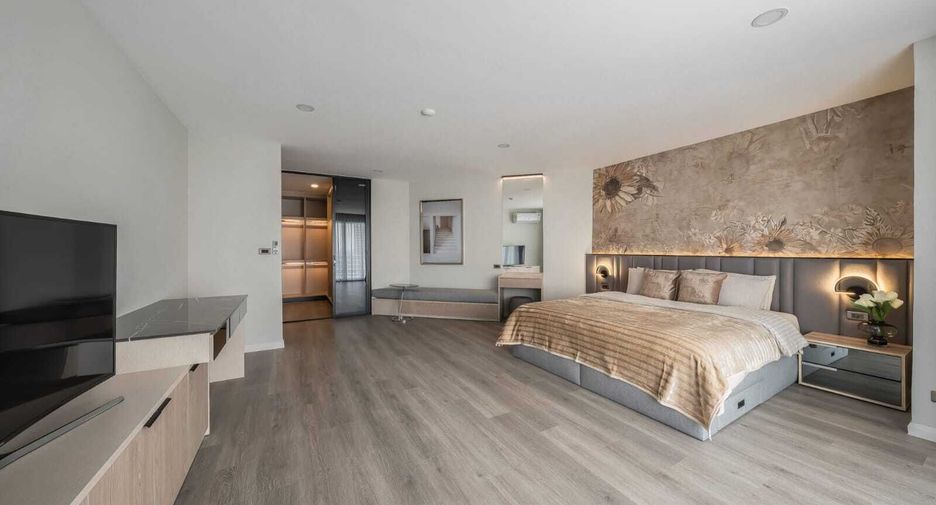For sale 3 bedrooms condo in Bang Na, Bangkok