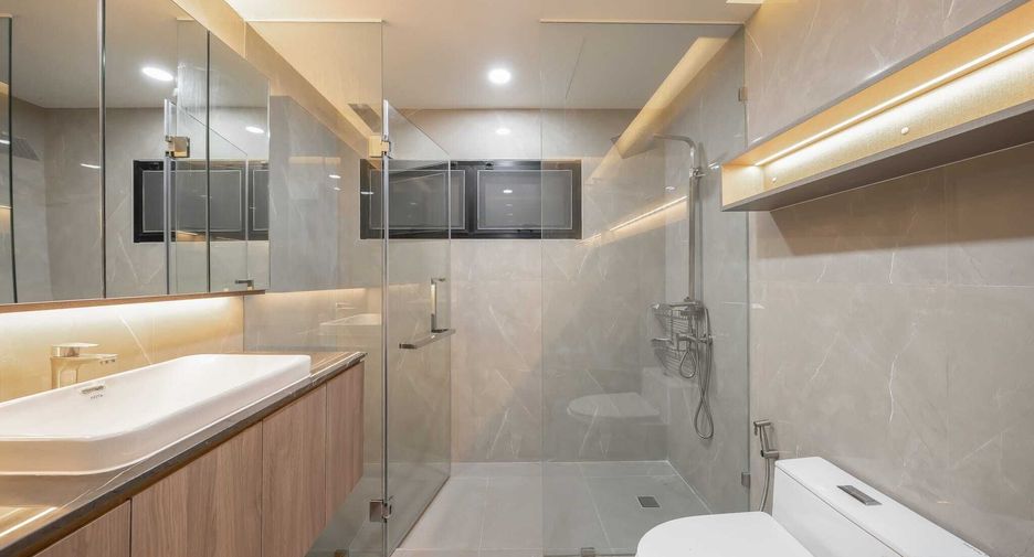 For sale 3 bedrooms condo in Bang Na, Bangkok