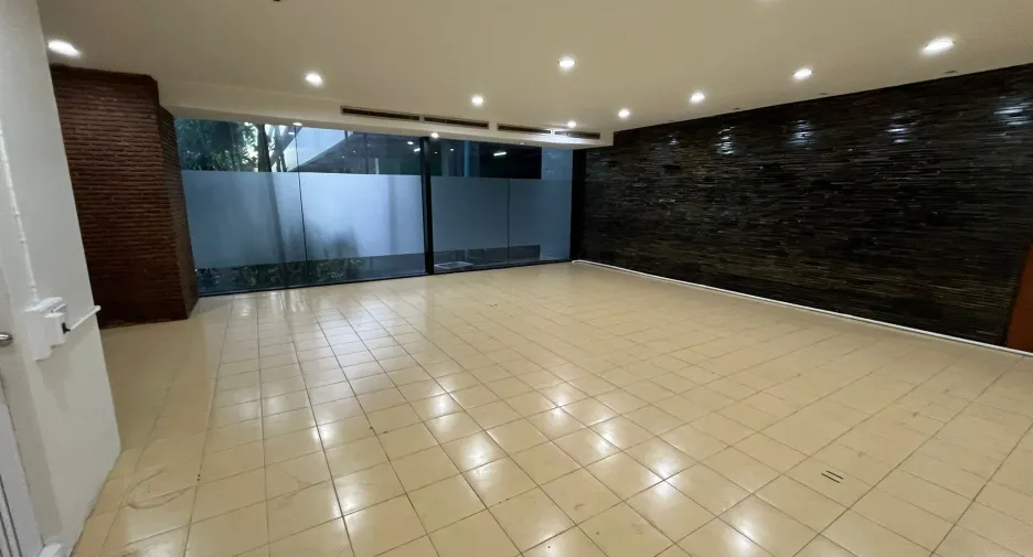 Büro zur Miete in Huai Khwang, Bangkok