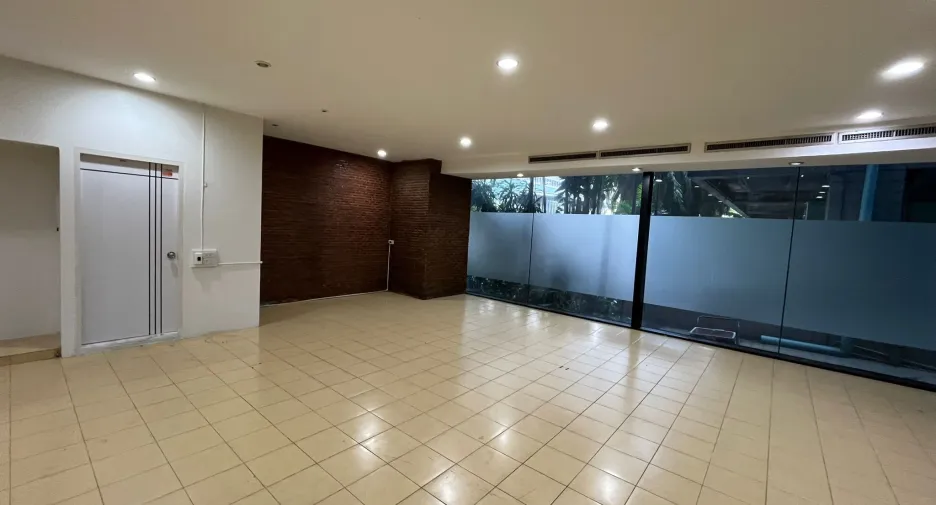 Büro zur Miete in Huai Khwang, Bangkok