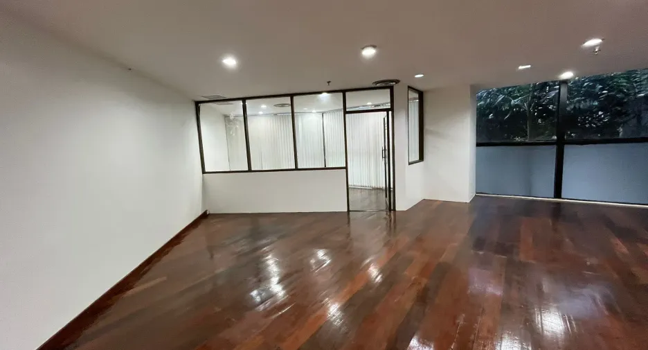 Büro zur Miete in Huai Khwang, Bangkok