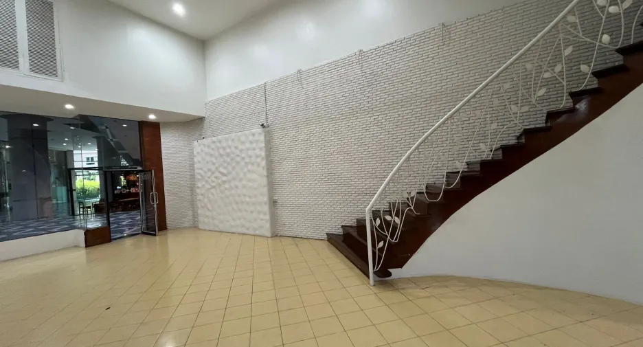 Büro zur Miete in Huai Khwang, Bangkok