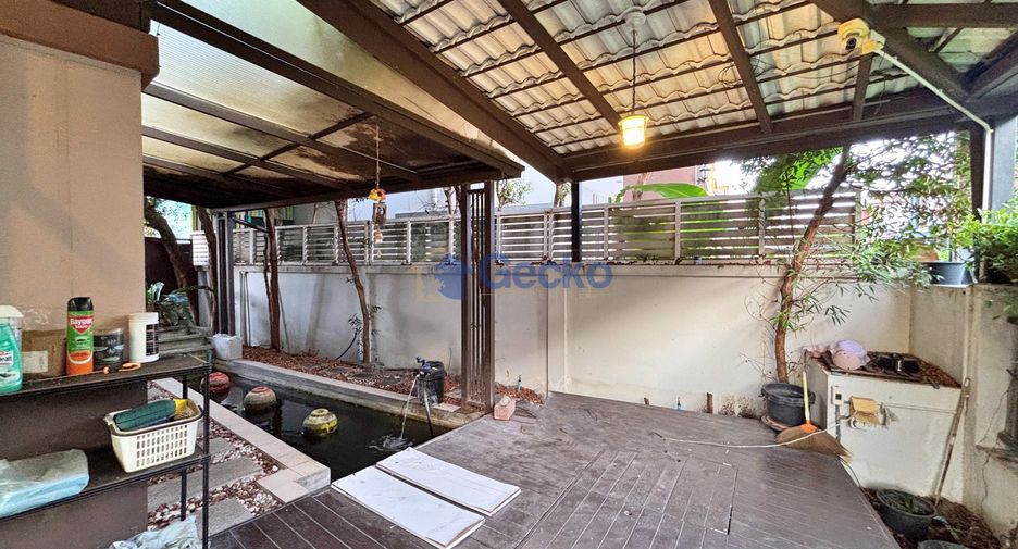 Casa en alquiler de 3 habitaciones en Bang Lamung, Chonburi