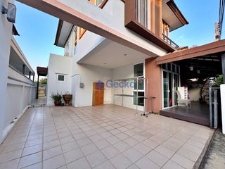 Casa en alquiler de 3 habitaciones en Bang Lamung, Chonburi
