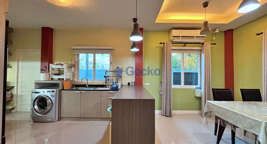 Casa en alquiler de 3 habitaciones en Bang Lamung, Chonburi