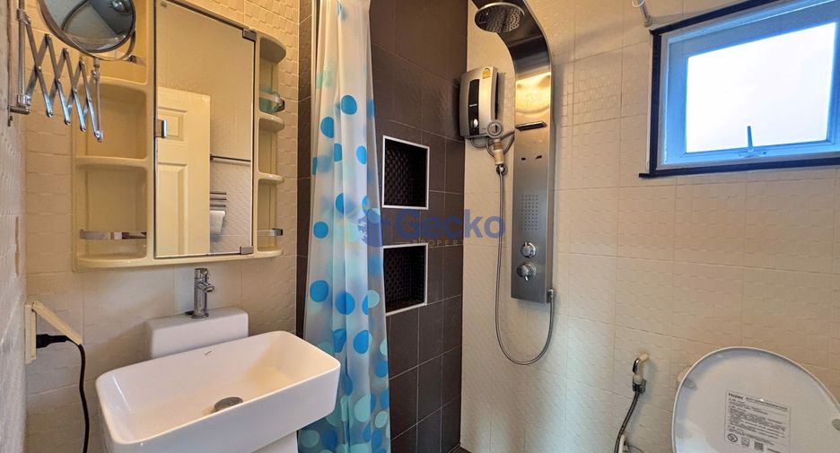 Casa en alquiler de 3 habitaciones en Bang Lamung, Chonburi