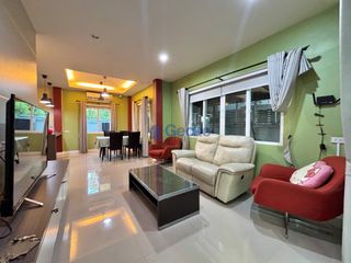 Casa en alquiler de 3 habitaciones en Bang Lamung, Chonburi