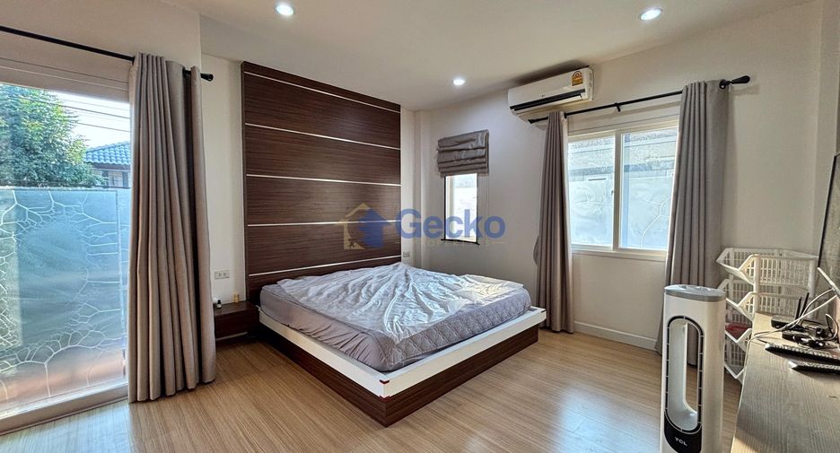 Casa en alquiler de 3 habitaciones en Bang Lamung, Chonburi