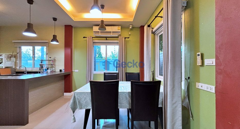 Casa en alquiler de 3 habitaciones en Bang Lamung, Chonburi