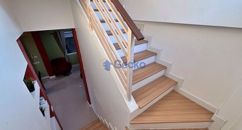 Casa en alquiler de 3 habitaciones en Bang Lamung, Chonburi
