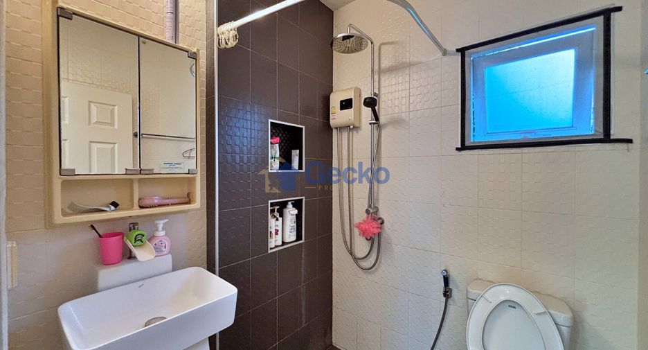 Casa en alquiler de 3 habitaciones en Bang Lamung, Chonburi