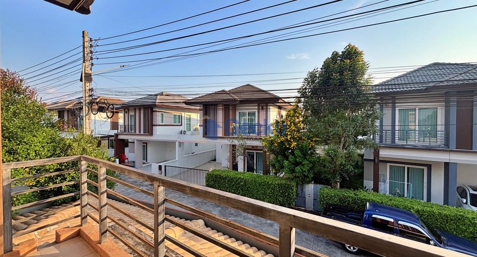 Casa en alquiler de 3 habitaciones en Bang Lamung, Chonburi
