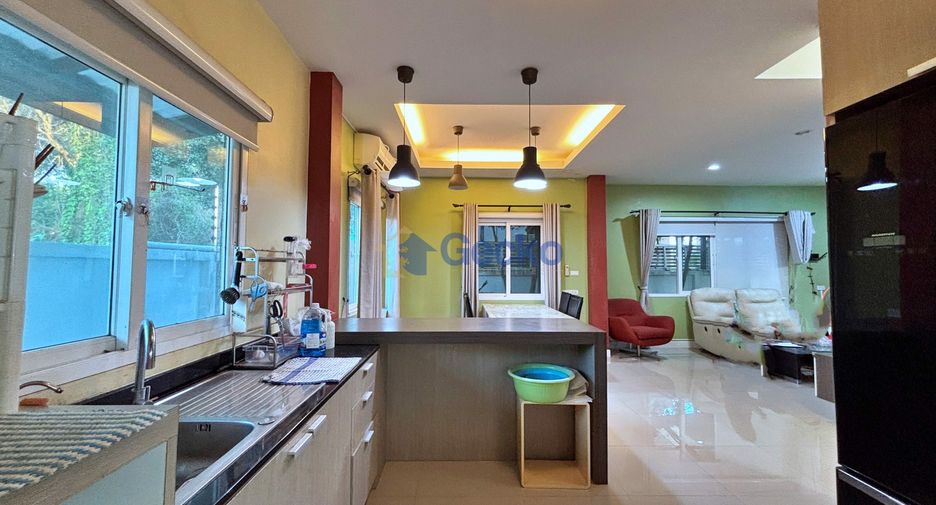 Casa en alquiler de 3 habitaciones en Bang Lamung, Chonburi
