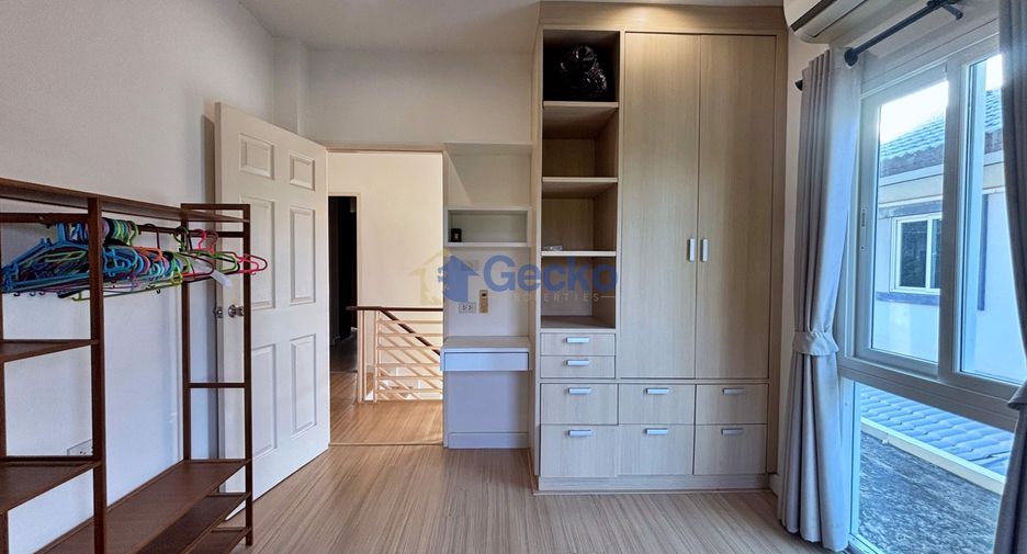 Casa en alquiler de 3 habitaciones en Bang Lamung, Chonburi