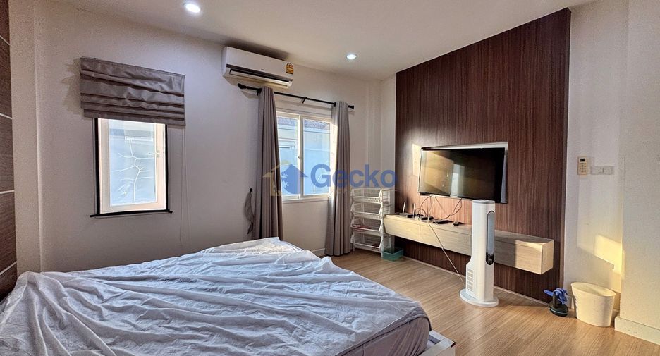 Casa en alquiler de 3 habitaciones en Bang Lamung, Chonburi