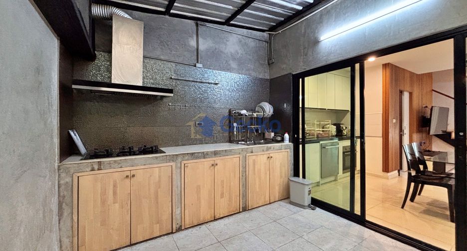 出租 和 出售 4 卧室 独立屋 在 Bang Lamung, Chon Buri