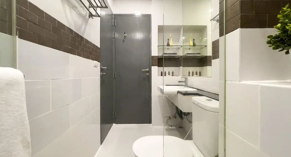 For rent 2 bedrooms condo in Phra Khanong, Bangkok