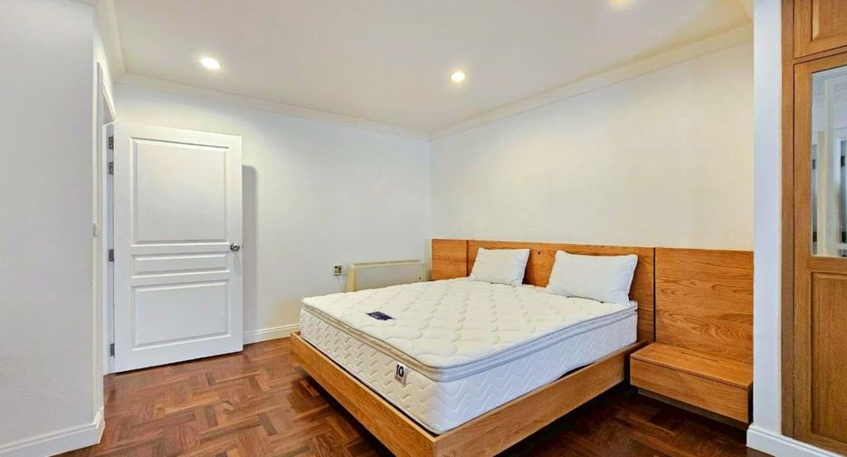 For rent 3 bedrooms condo in Watthana, Bangkok