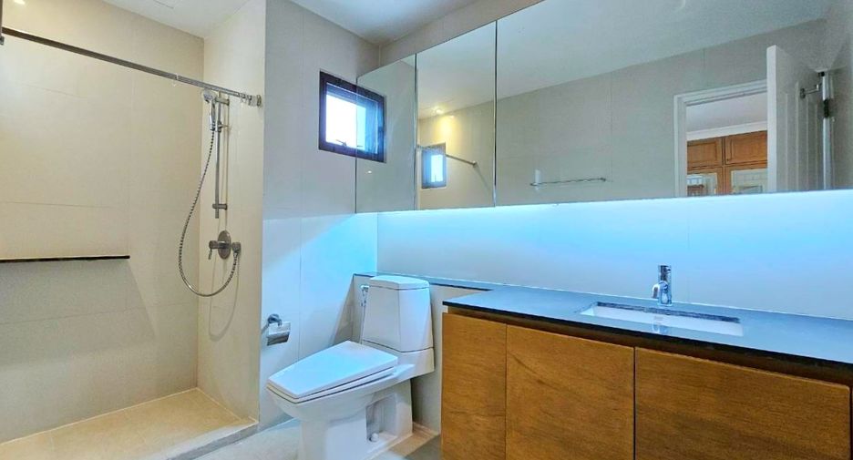 For rent 3 bedrooms condo in Watthana, Bangkok