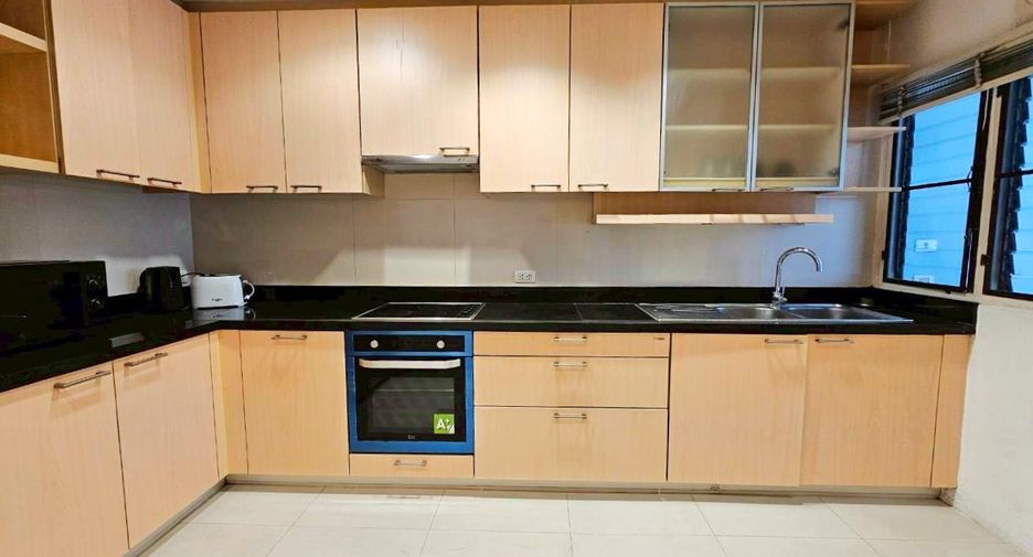 For rent 3 bedrooms condo in Watthana, Bangkok