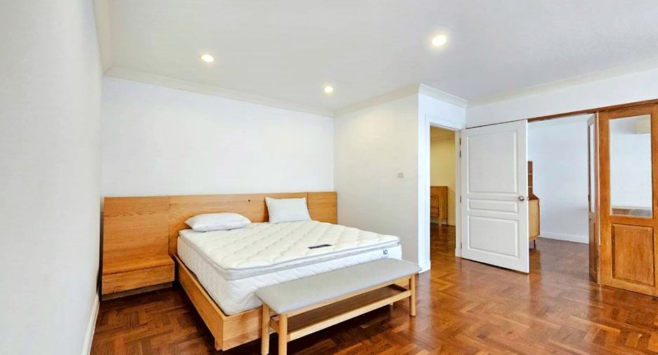 For rent 3 bedrooms condo in Watthana, Bangkok