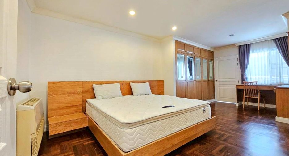 For rent 3 bedrooms condo in Watthana, Bangkok