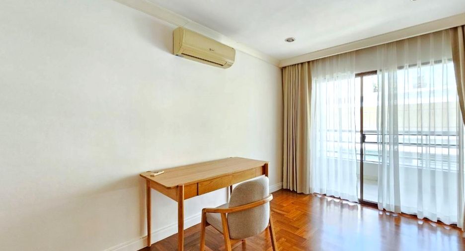 For rent 3 bedrooms condo in Watthana, Bangkok