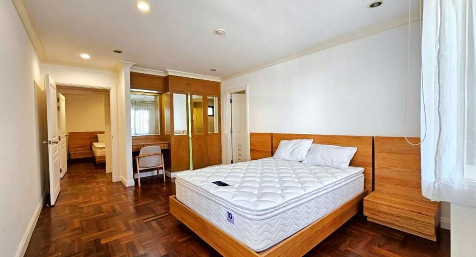For rent 3 bedrooms condo in Watthana, Bangkok