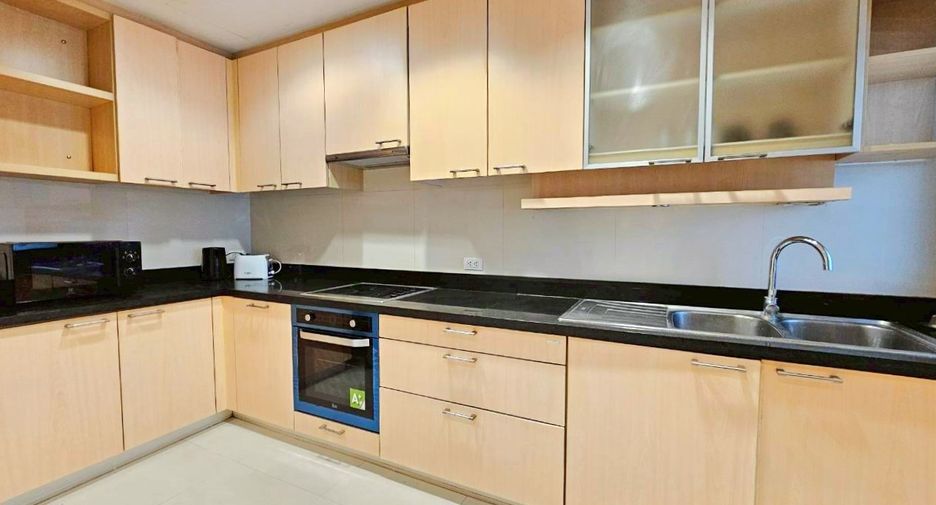 For rent 3 bedrooms condo in Watthana, Bangkok