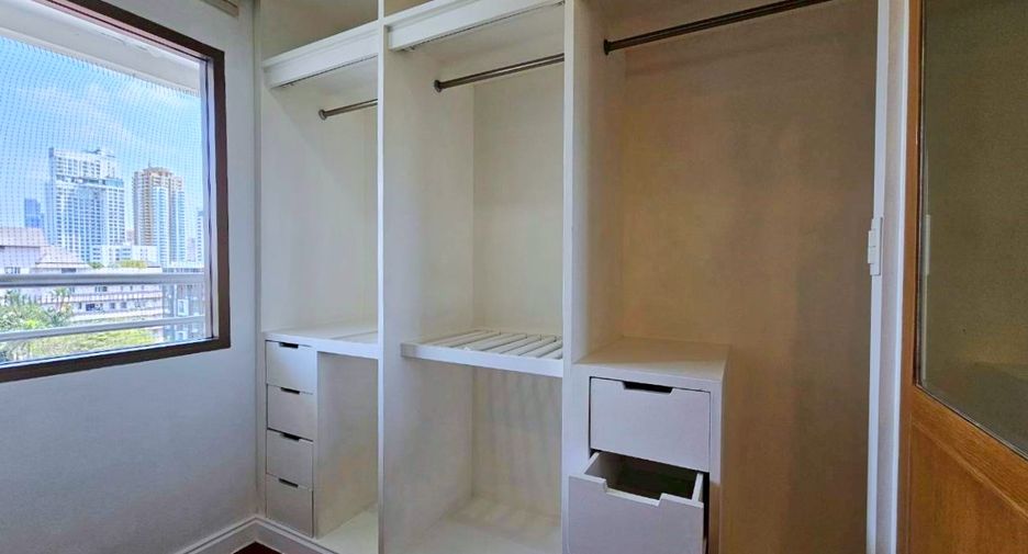 For rent 3 bedrooms condo in Watthana, Bangkok