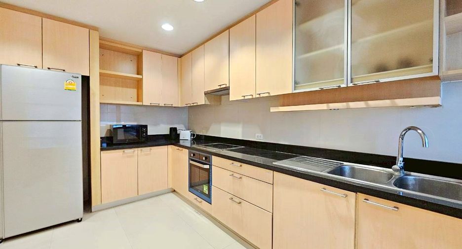 For rent 3 bedrooms condo in Watthana, Bangkok