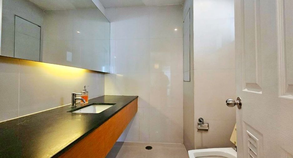 For rent 3 bedrooms condo in Watthana, Bangkok