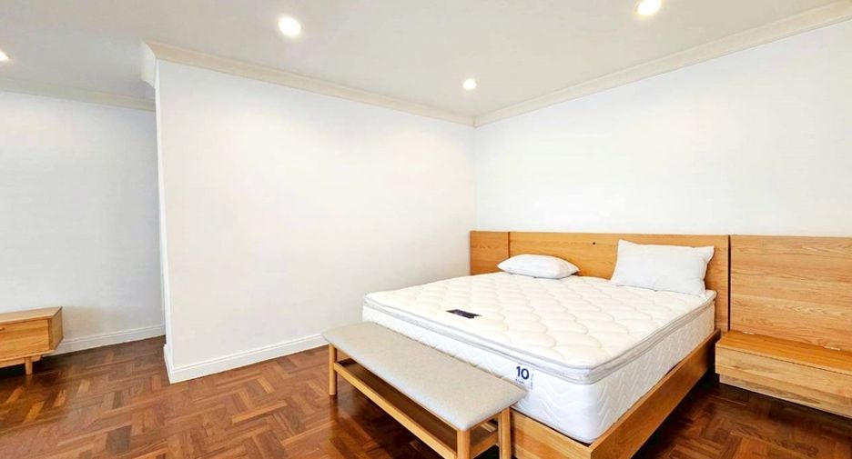 For rent 3 bedrooms condo in Watthana, Bangkok