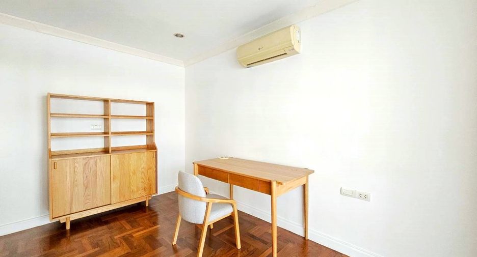 For rent 3 bedrooms condo in Watthana, Bangkok