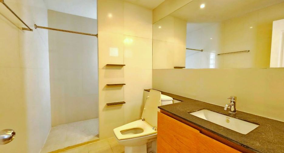 For rent 3 bedrooms condo in Watthana, Bangkok