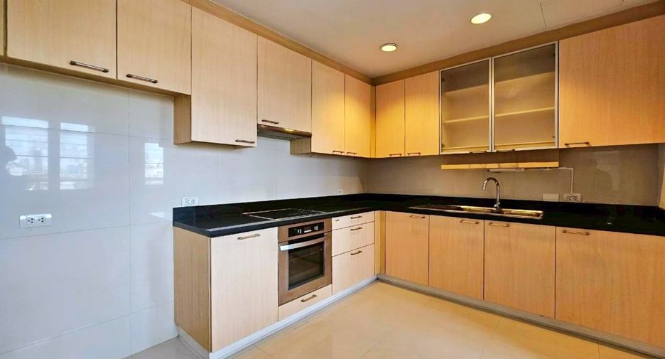 À louer 3 chambres condo à Watthana, Bangkok