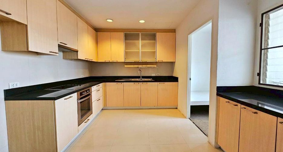 À louer 3 chambres condo à Watthana, Bangkok
