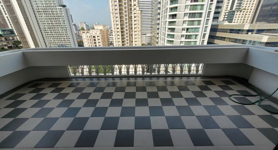 À louer 3 chambres condo à Watthana, Bangkok