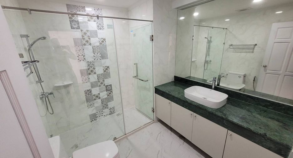 À louer 3 chambres condo à Watthana, Bangkok