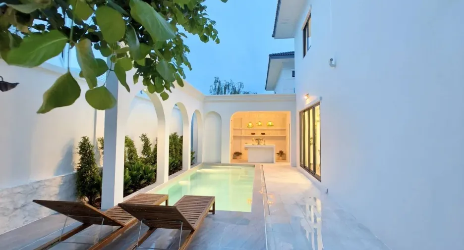 For sale and for rent 5 bedrooms house in Sattahip, Chonburi