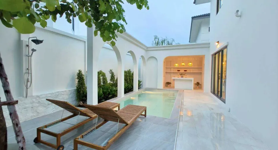For sale and for rent 5 bedrooms house in Sattahip, Chonburi
