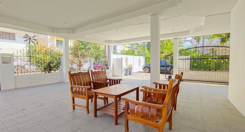 For rent 4 bedrooms house in Bang Lamung, Chonburi