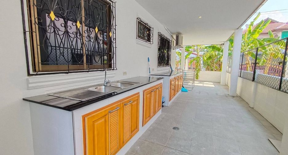 For rent 4 bedrooms house in Bang Lamung, Chonburi