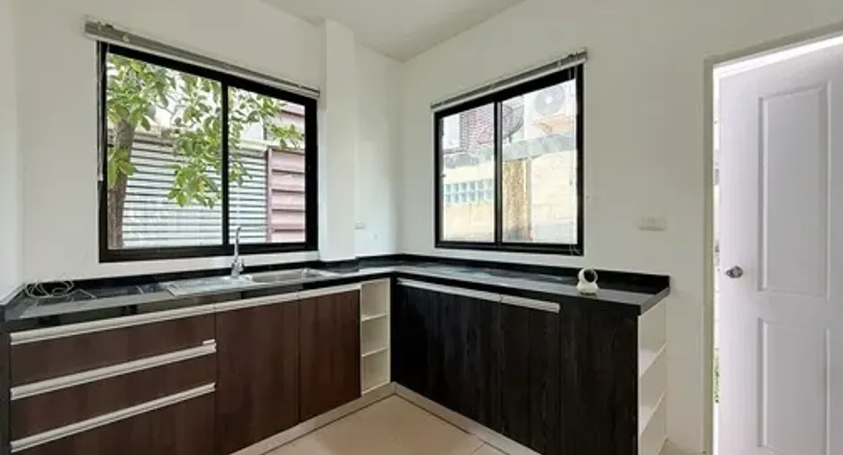 Продажа 3 спальни дом в Thanyaburi, Патумтани