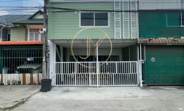 Casa adosada en venta de 3 habitaciones en Bang Yai, Nonthaburi