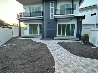 For sale 4 bedrooms house in Mueang Surat Thani, Surat Thani